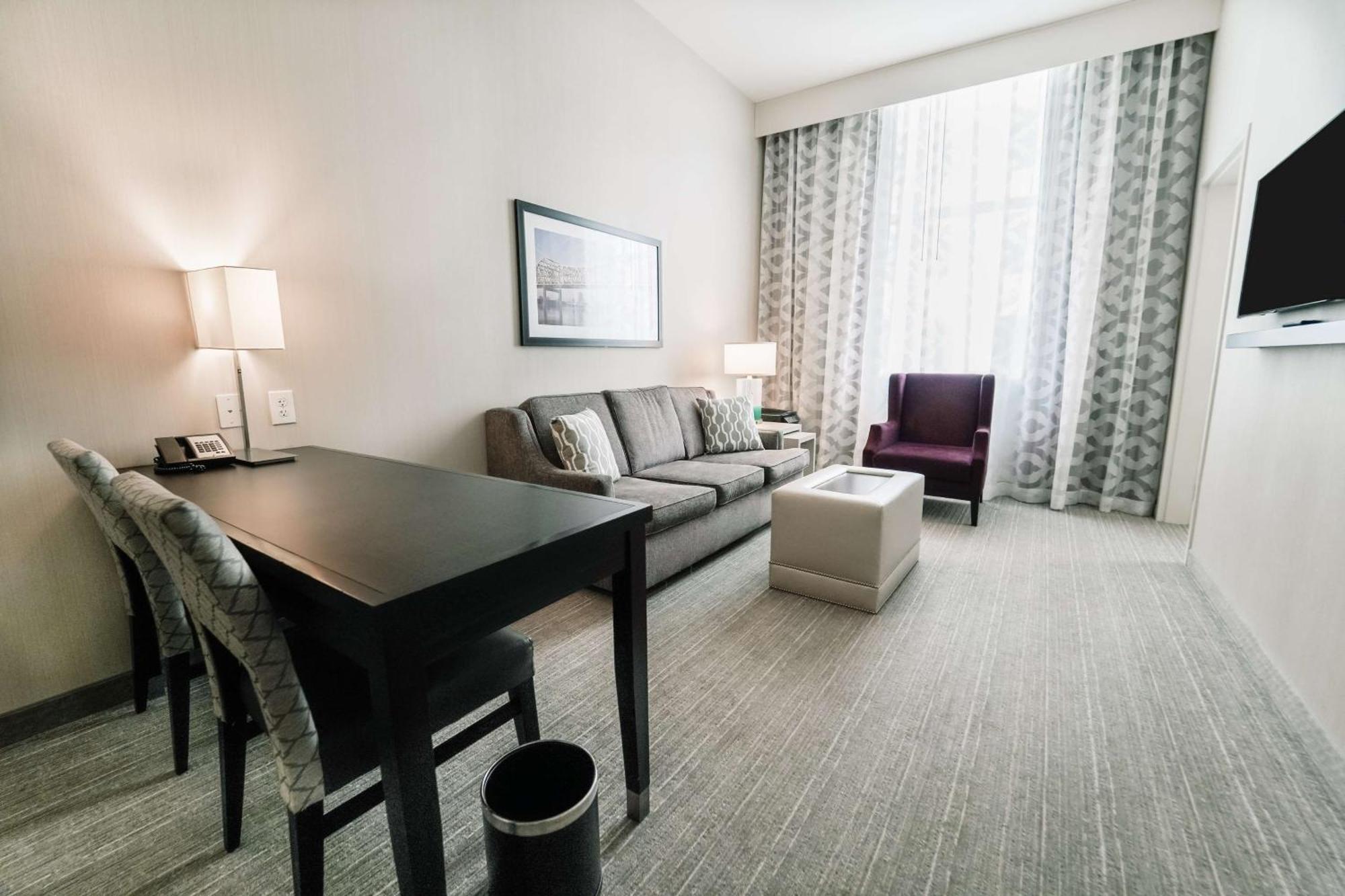 Embassy Suites Louisville Downtown Eksteriør bilde