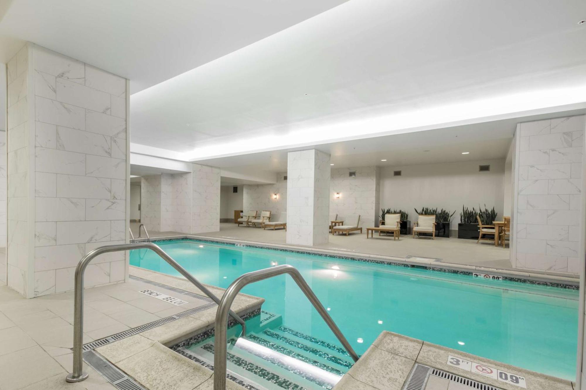 Embassy Suites Louisville Downtown Eksteriør bilde